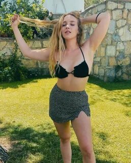 Takipçileri güzel oyuncunun karelerine beğeni ve yorum yağdırdı. 