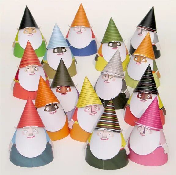 Поделка в садик гномик новогодний. Поделка новогодние гномики из бумаги. Поделка из конуса на новый год. Гномики из цветной бумаги. Поделка гномик из бумаги.