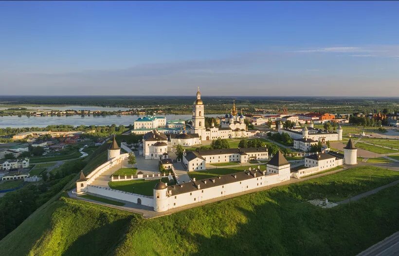 Как называется город тобольск. Город Тобольск Тобольский Кремль. Достопримечательности Тобольска. Тобольский Кремль.. Тобольский Кремль Тюмень. Тобольский Кремль Тобольск экскурсия.