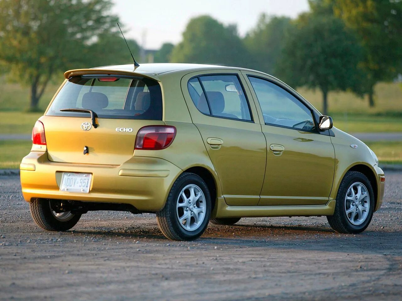 Эхо ы. Toyota Echo 2005. Toyota Echo хэтчбек. Toyota Echo 2005 хэтчбек. Toyota Echo 1.