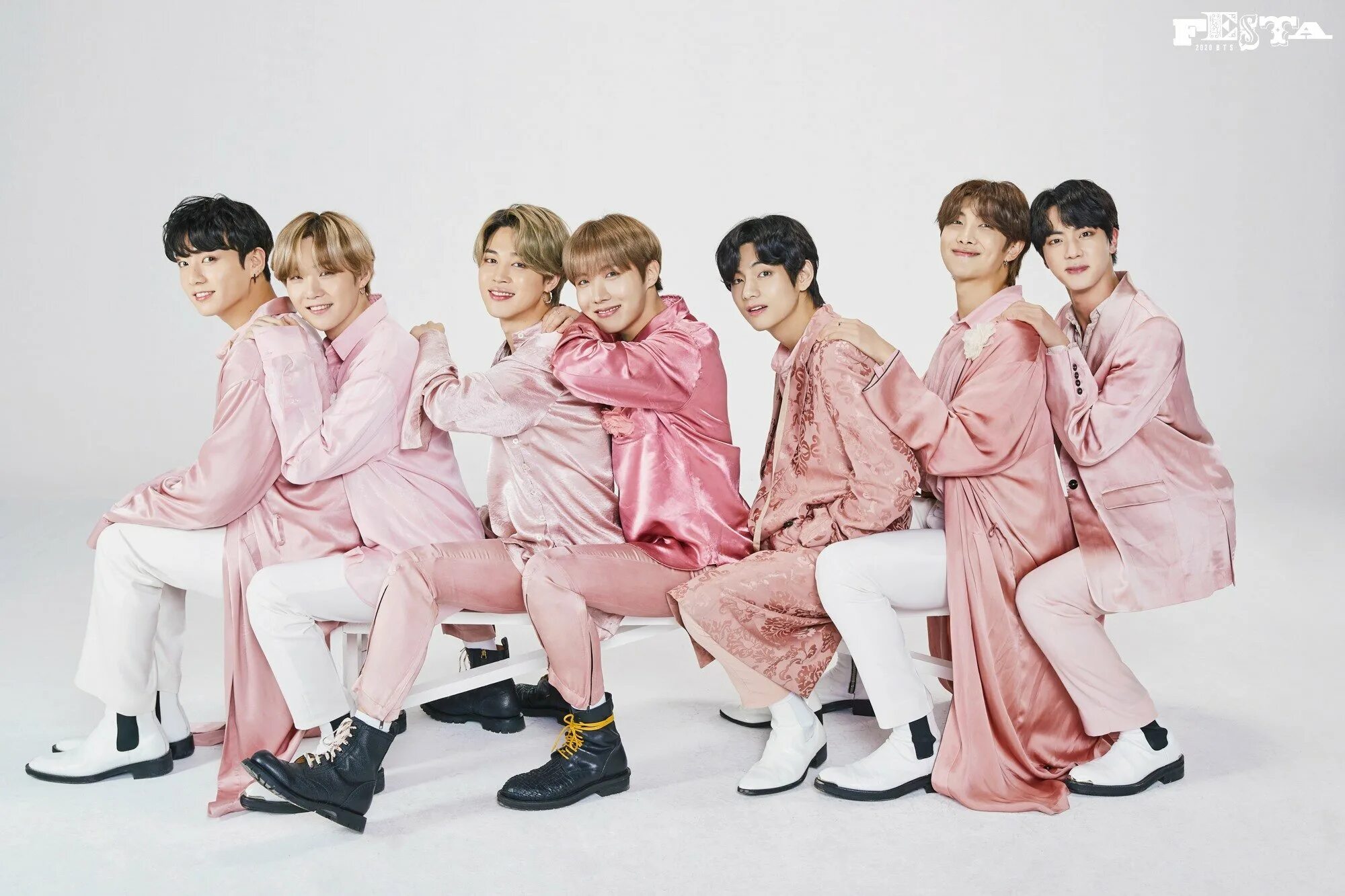 Bts сайт. Bts феста 2025. группа бтс 2025. bts festa 2025. bts festa 2025 семейный портрет.