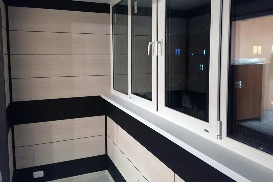 Отделка лоджии панелями. Мдф панели на балкон. Обшивка балкона пвх. Отделка балкона панелями пвх. Лоджия мдф панелями.