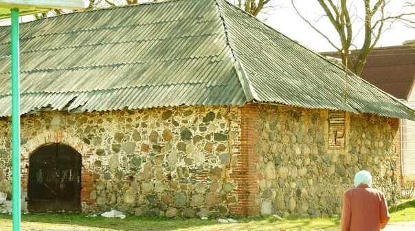 Погода в волоте новгородской области на 10. Валунный Амбар. Посёлок Волот Новгородской области. Амбар валунный XIX. Адыгейский Амбар.