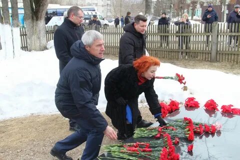 Отмечает 90