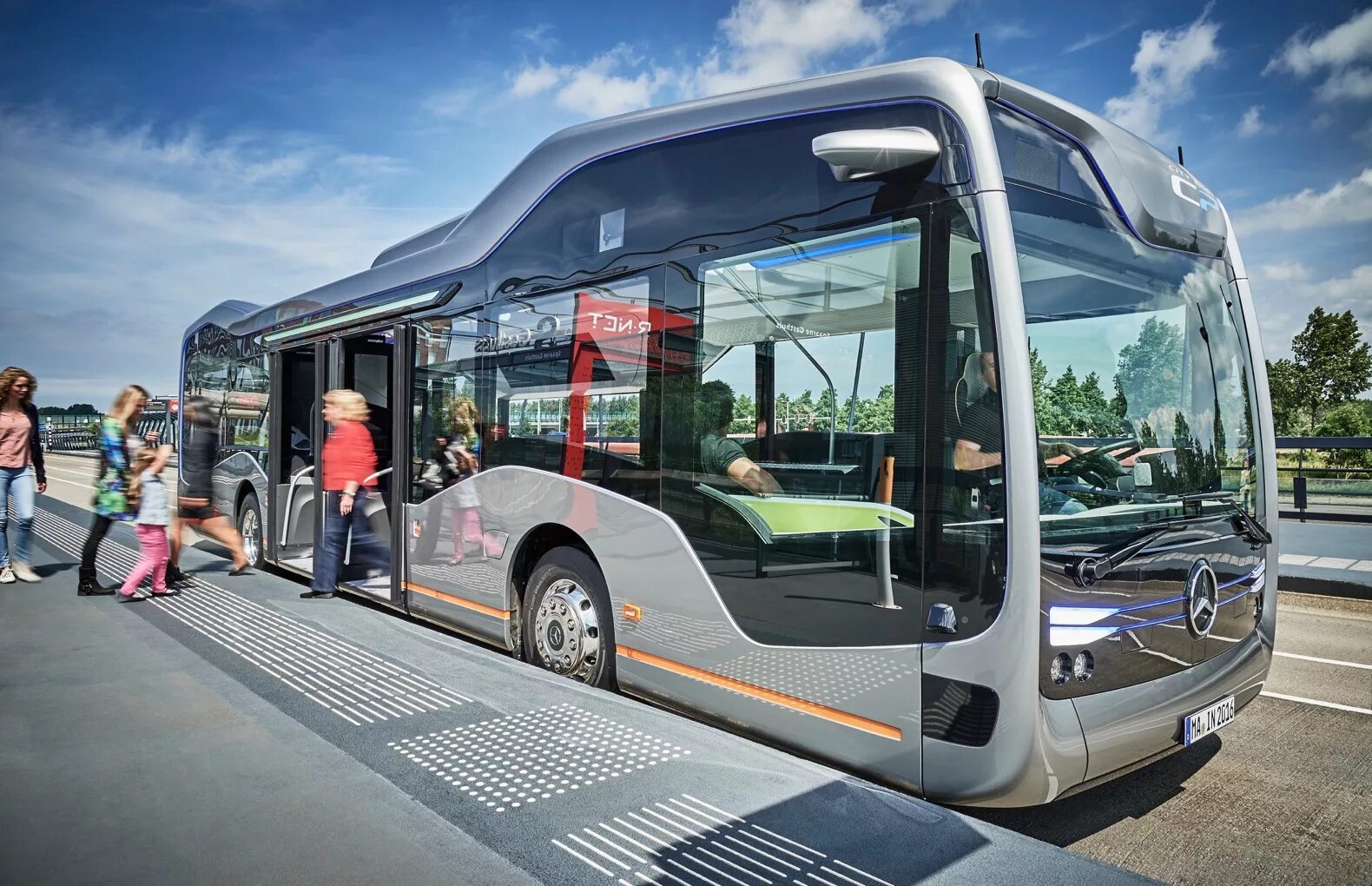 Умный транспорт троллейбус. Mercedes-Benz Фьючер Bus. Автобус Мерседес 2021. Электробус Мерседес. Mercedes Benz Citaro 2020.