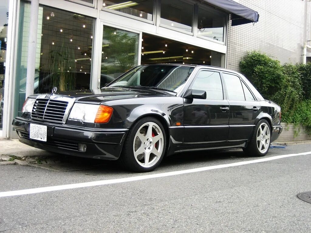 Mercedes Benz w124 e500. Mercedes w124 e500. Mercedes w124 e500 волчок. Мерседес Бенц 124 волчок.