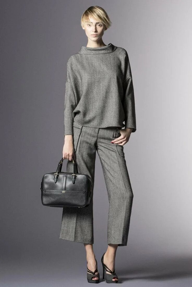 Armani women. Giorgio Armani pre Fall 2014. Армани Джорджио одежда женская. Джорджио Армани костюмы женские. Джорджио Армани 70 мода.