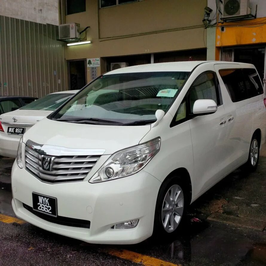 Toyota alphard 2006. Тойота сиенна 7 мест. Тойота 7 местный минивэн. Тойота альфард 2012. Тойота сиенна 2017.