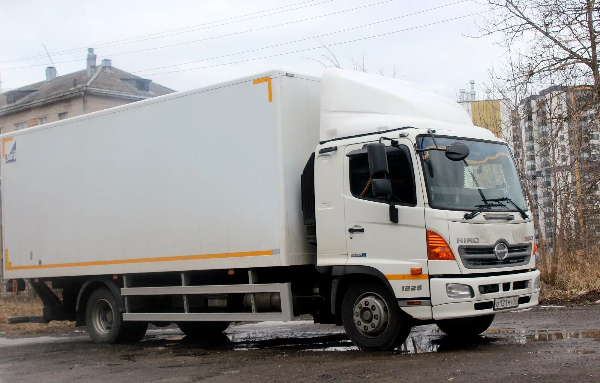 Хино б у куплю. Хино 500. Хино 500 спальник. Hino 500 спальник. Хино 300 со спальником.