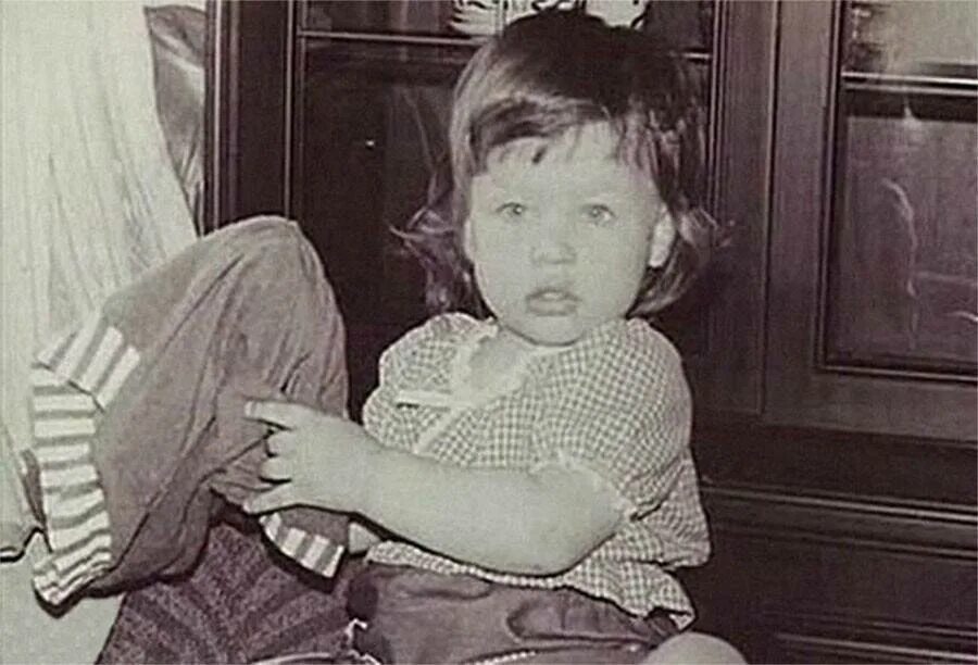 Милла йовович в юности. Милла йовович 1988. Эвер андерсон. Милла йовович в молодости детстве. Милла йовович в юности.