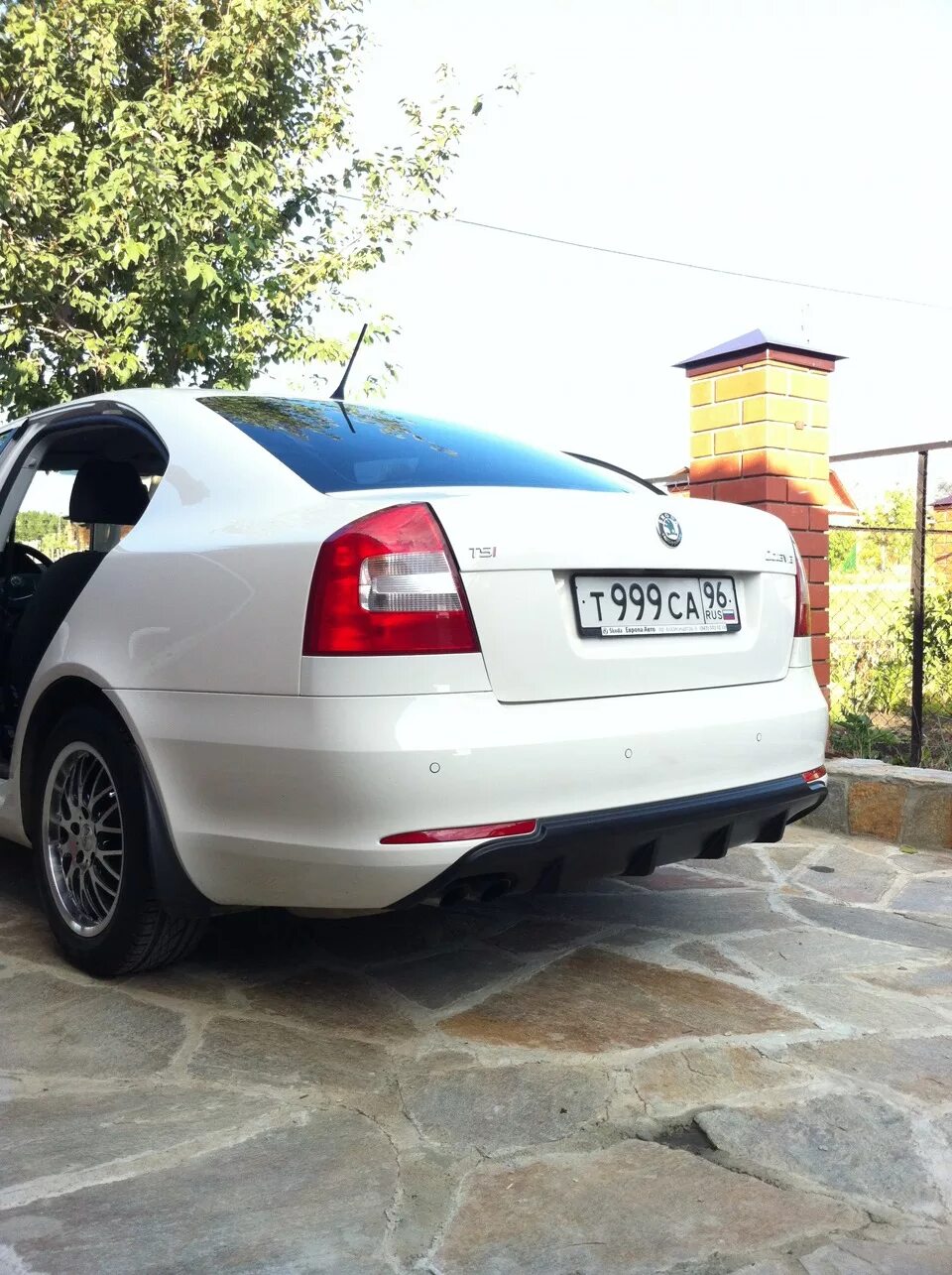 Диффузор octavia. Диффузор задний skoda octavia a5 rs. octavia a5 задний диффузор. диффузор на задний бампер шкода а5.