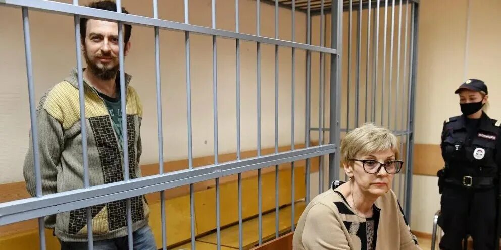 За что посадили. Улюкаева заметили в очереди. За что посадили директора. За что посадили директора. За что посадили директора.
