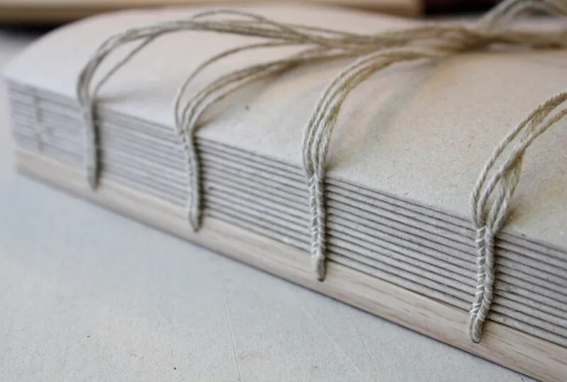 Сшивка книжных блоков. Переплет нитками. Для сшивания переплетов. Сшивание листов для блокнота. Для сшивания переплетов.