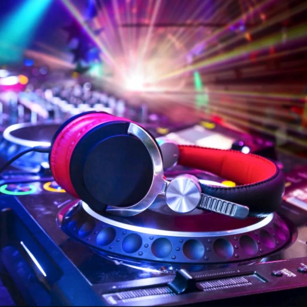 Фотосессия для диджея. Клубный диджей. Turn up the volume. Крутые аватарки для группы. Диджейские картинки.
