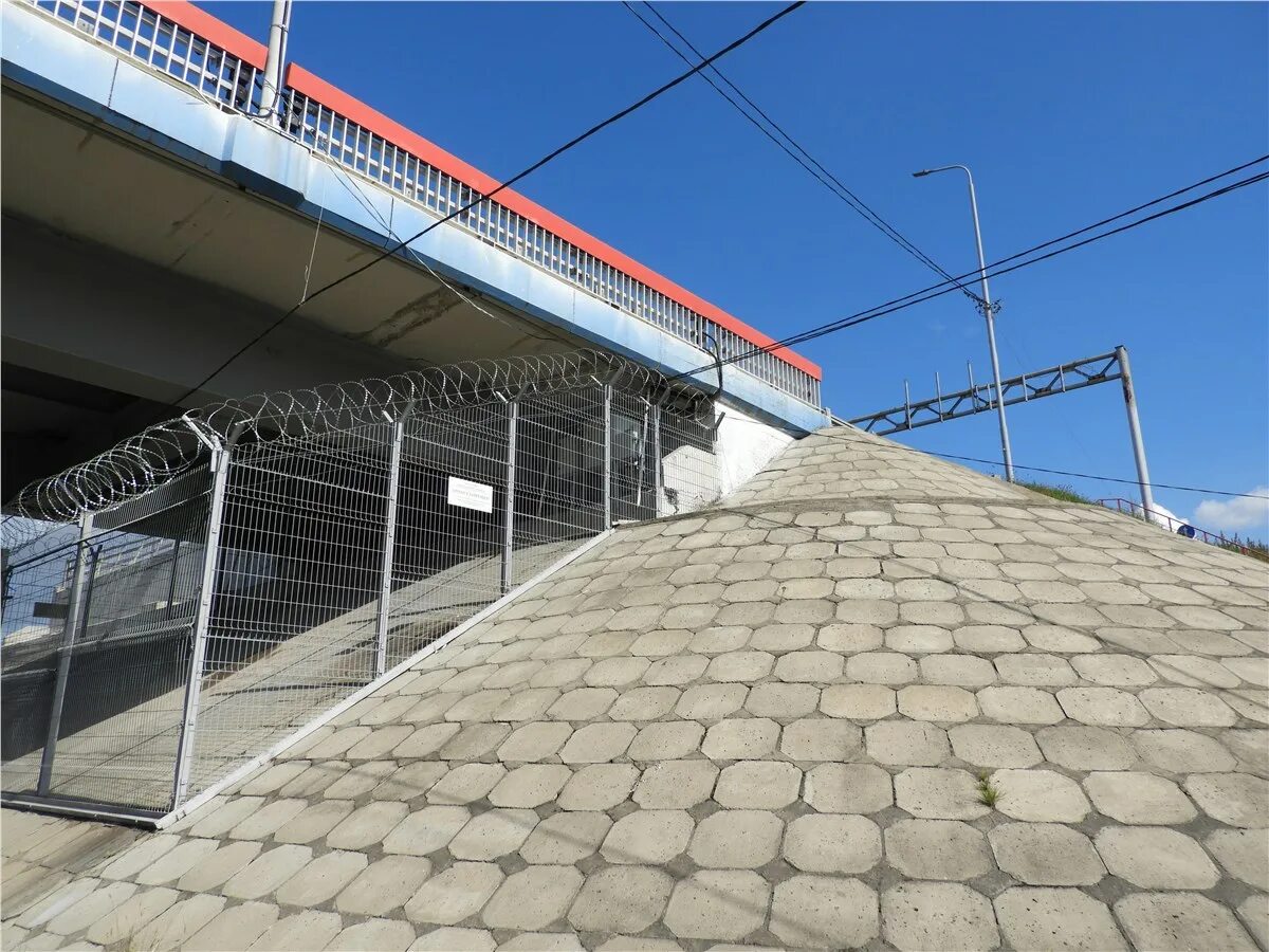 Камера под мостом. Кемерово мост через томь. Транспортная безопасность мостов. Новый мост в кемерово через томь. Ограждение на жд мосту.