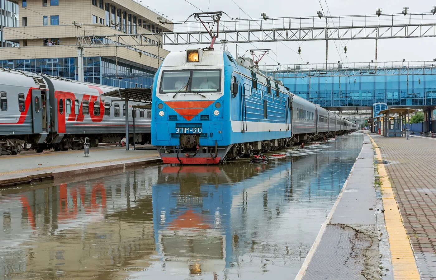 Скорый поезд 18. Станция Ростов главный эп1м. Поезд эп1м Таврия. Таврия Москва Евпатория 174м. Эп1м 610.