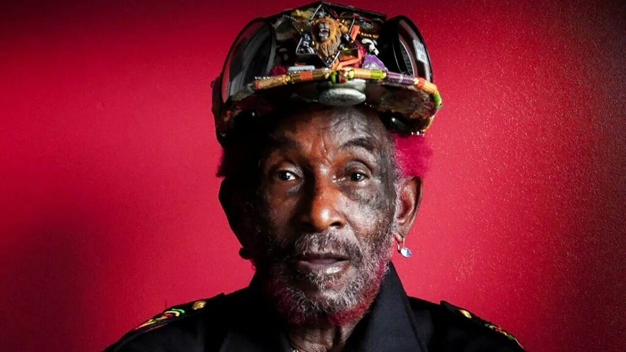 Scratch perry. Lee perry. ли перри ямайский музыкант. lee scratch perry военная форма. lee perry 60s.