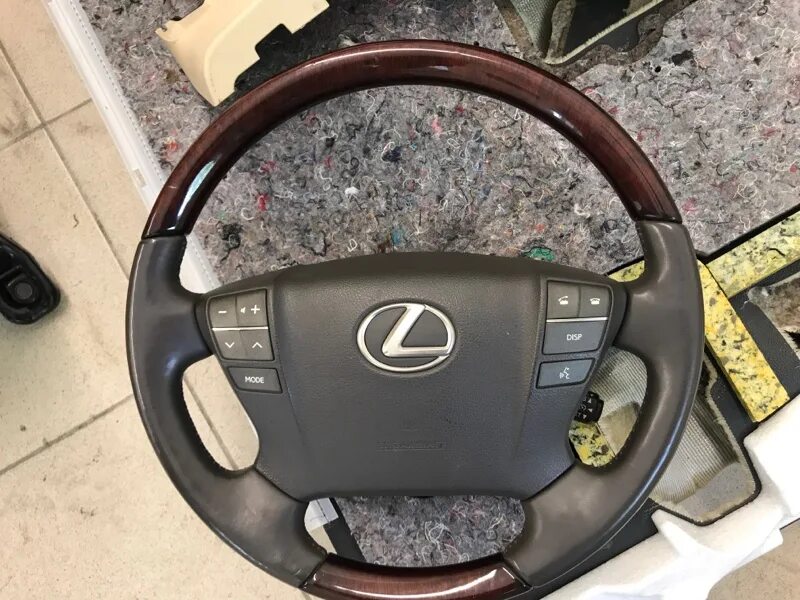 Перетяжка руля с обогревом lexus lx570. Руль лексус lx570. Рулевое колесо lexus lx570. Руль lx570. Руль лх 570.