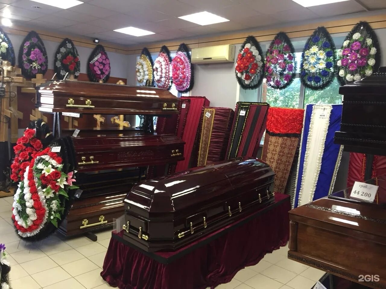 Энергетиков городская ритуальное служба. Городская ритуальная компания пенза суворова. Муниципальная специализированная похоронная служба. Магазин ритуальных услуг. Городские ритуальные услуги.