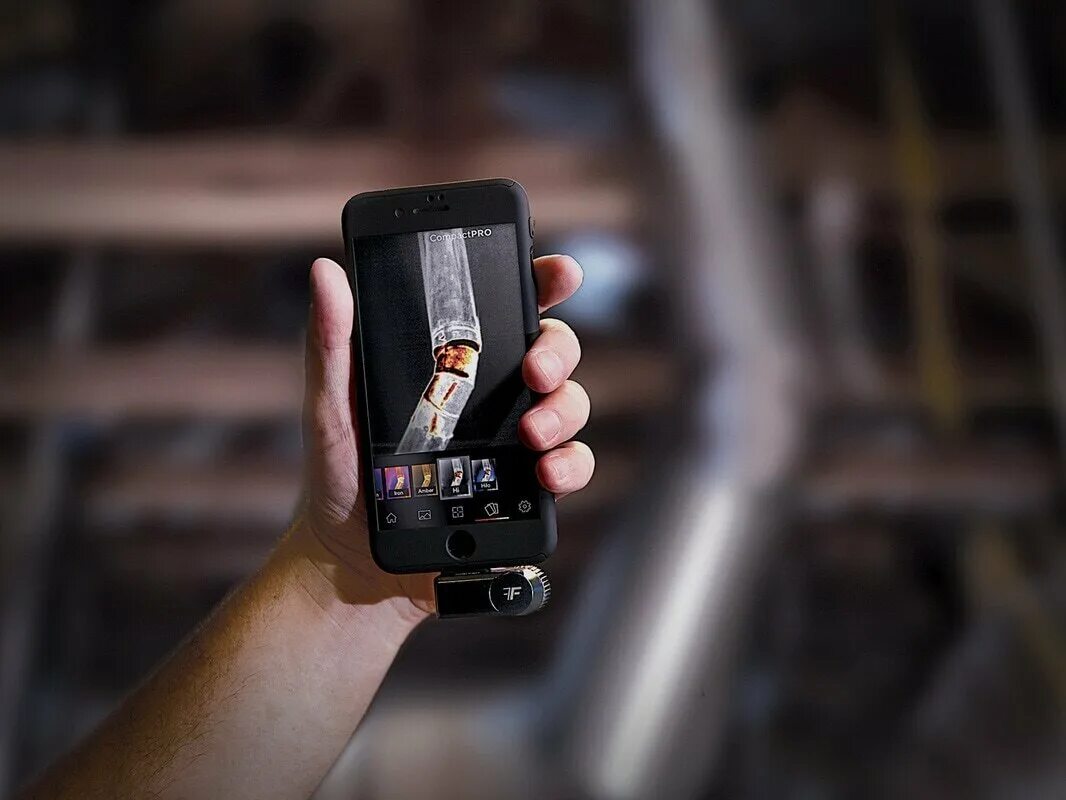 Seek compact pro. Seek Thermal Compact Pro. Seek Thermal Compact Pro для IOS. Тепловизор seek Thermal Compact Pro. FLIR one Pro.