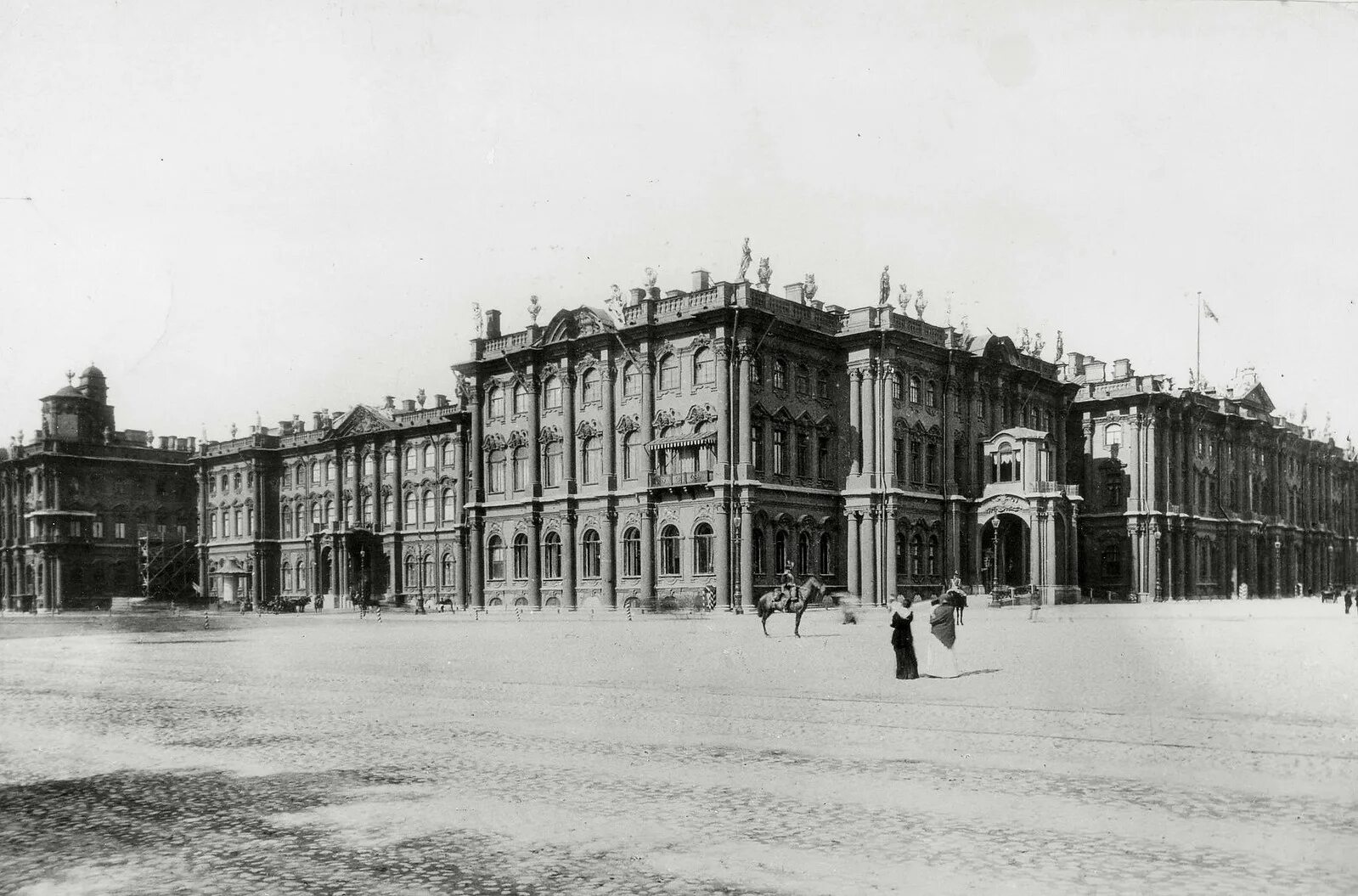 Зимний дворец санкт-петербург 19 век. Штурм зимний дворец санкт-петербург 1917 г. Зимний дворец санкт-петербург 20 век. Старый зимний дворец. Петербург 19 века дворцовая площадь.