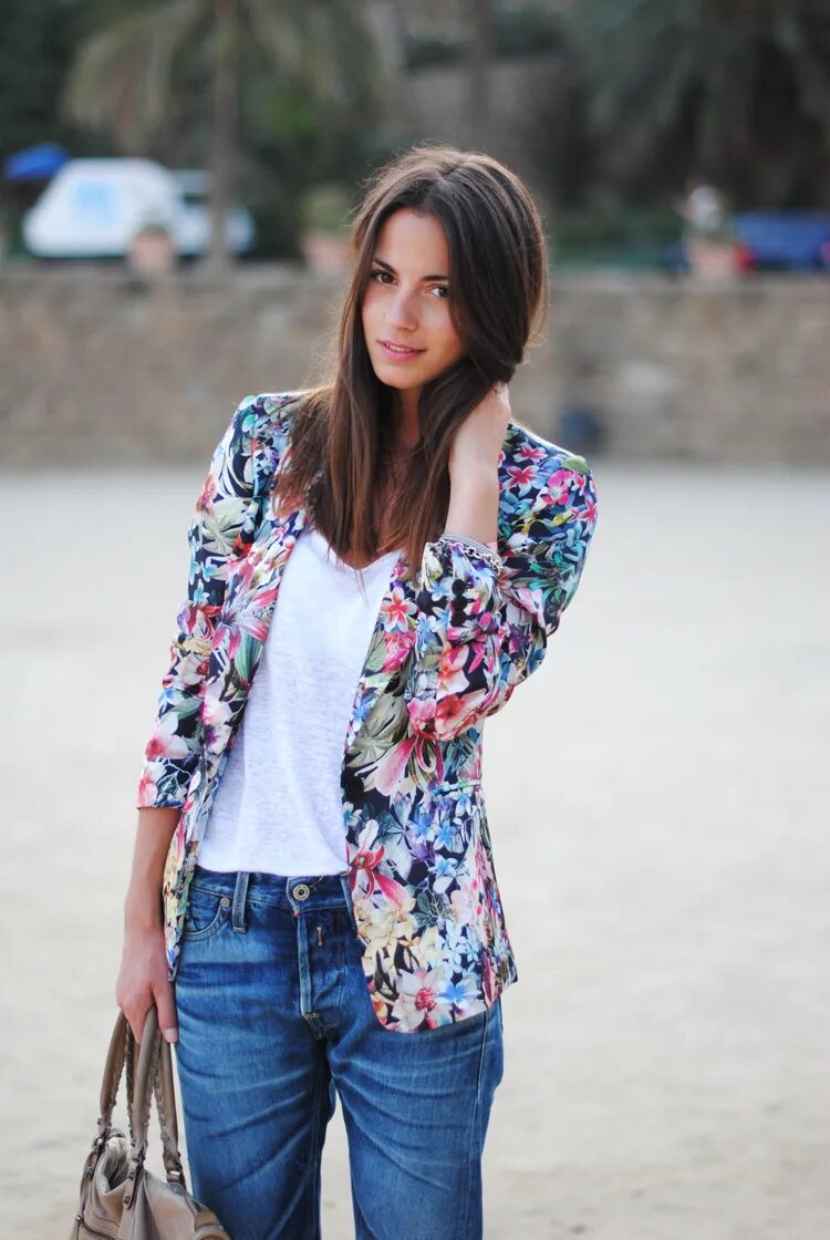 Во что одеваться в +15. Одежда на 10 градусов тепла. Осенний стиль для девушек. 20 градусов одежда. Во что одеться в плюс 16.