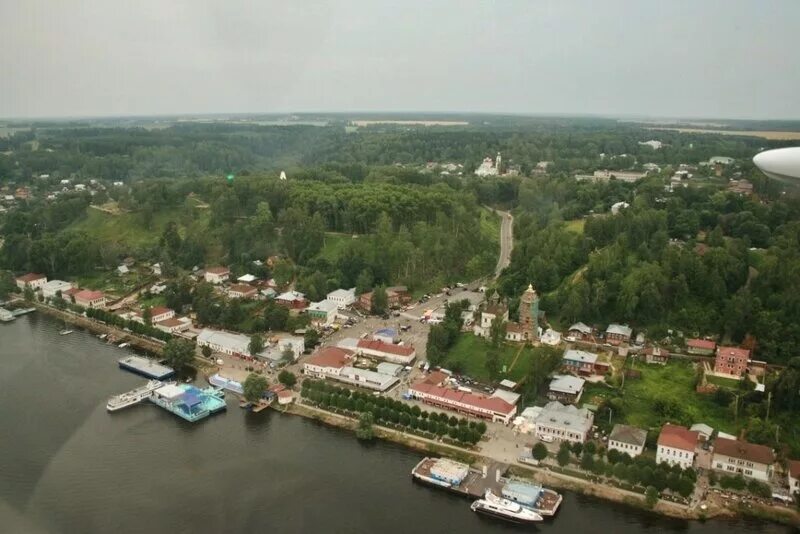 Плес Заречье. Плёс на Волге город. Городок Плес на Волге. Город Плес с высоты птичьего полета.