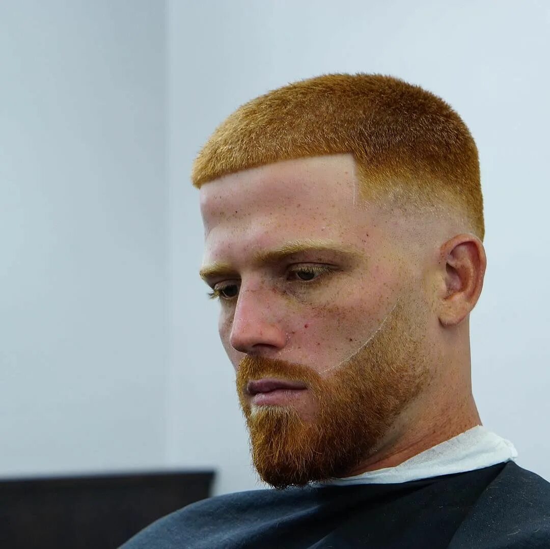 Как выглядит стрижка под 3. Стрижка buzz buzz cut. buzz cut стрижка мужская. стрижка buzz cut 2025. buzz cut стрижка + щетина.