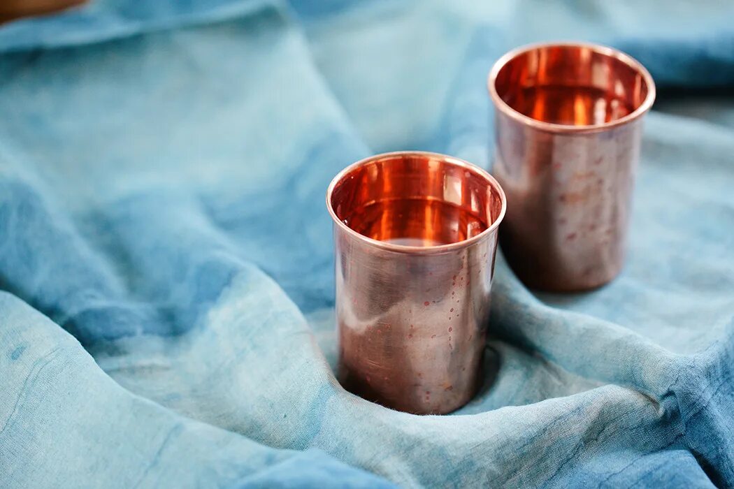 Медь в воде. Аюрведа вода медный сосуд. Copper напиток. Минералка с медью. Обработка воды медью