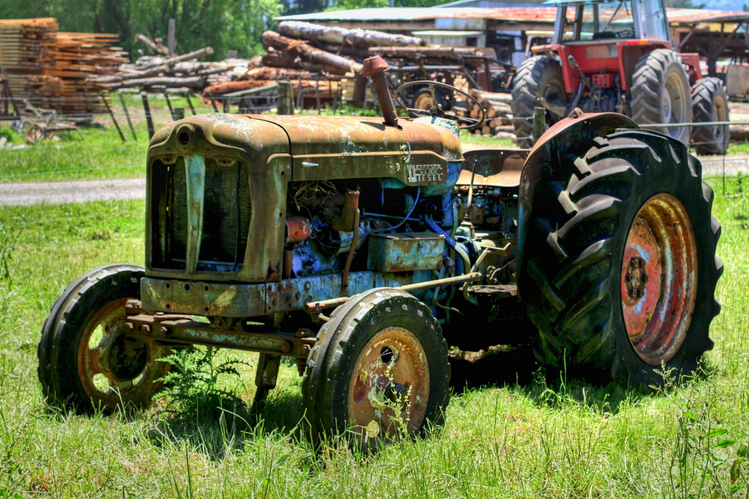 Купить старый трактор. Ржавый трактор Фордзон. Старый трактор. Очень старый трактор. Ретро трактор.