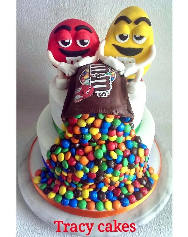 Торт эм энд эмс. Торт m&amp;m. торт m m&#039;s. торт m m для мальчика. торт в стиле m m&#039;s.
