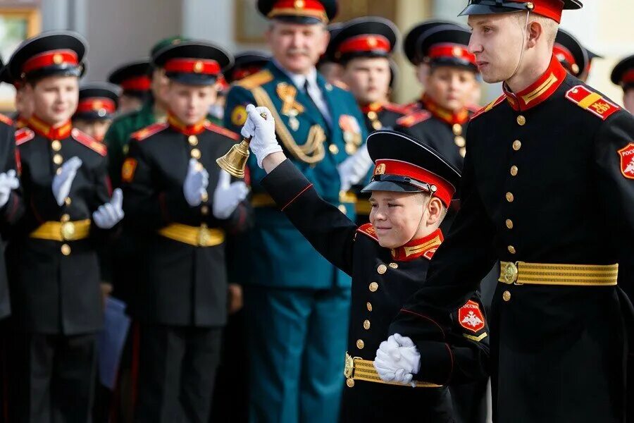 Кадетское после 9. Суворовское военное училище в Москве. Суворовское кадетское училище в Москве. Кадеты Суворовского училища. Кадетский корпус Суворовское училище.