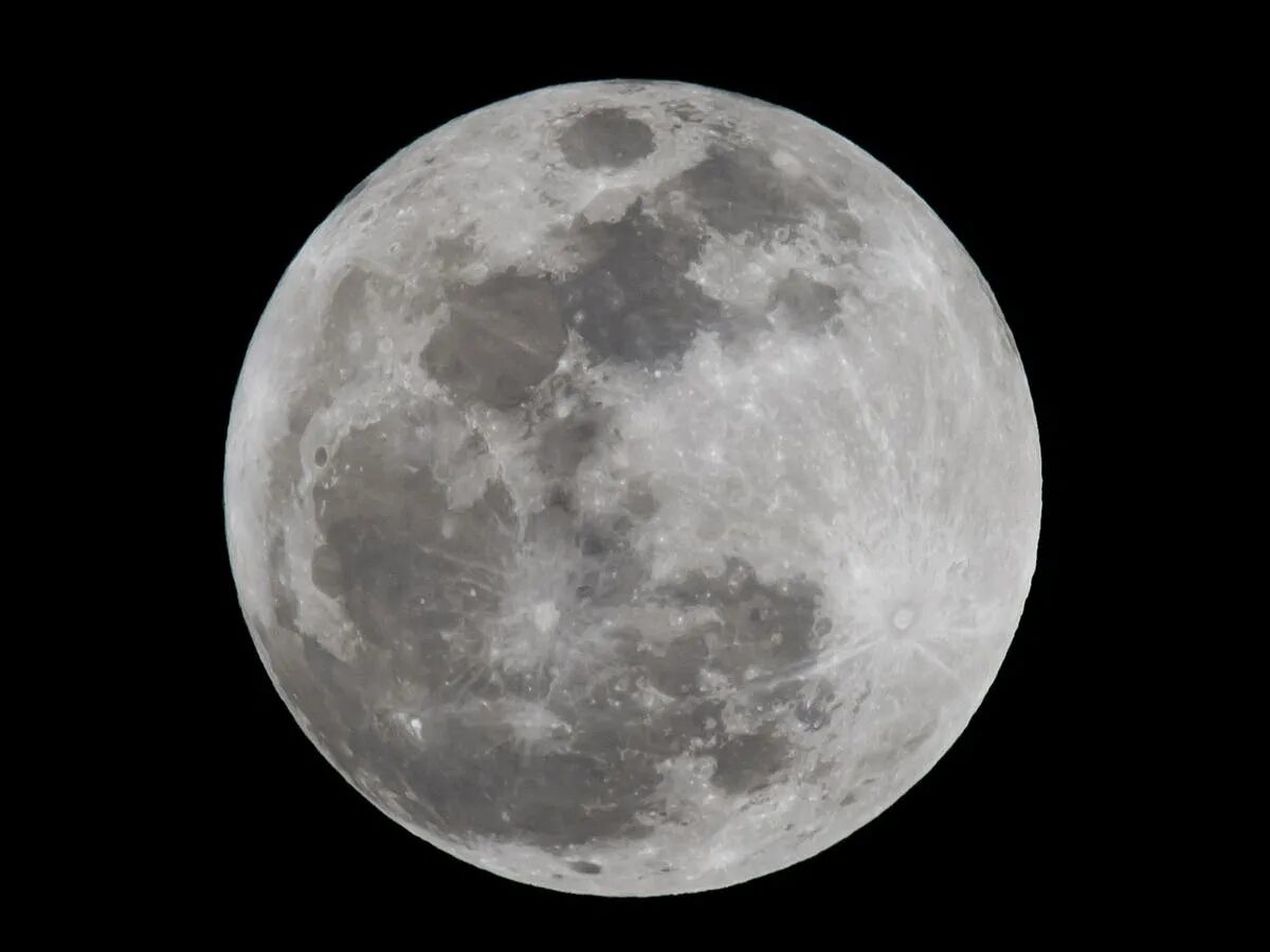 Луна фигура. Луна 22.08.2020. Полная Луна в телескоп. Вид новолуние в телескоп. Луна 22 серию