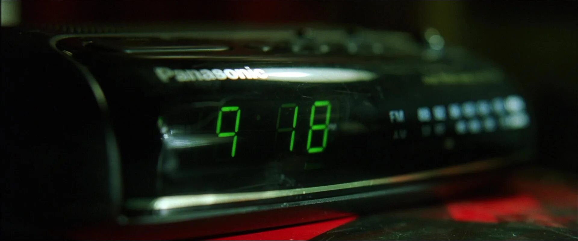 Часы из матрицы. Часы Panasonic из матрицы. Будильник Нео из матрицы часы. Матрица 1999 будильник Нео.