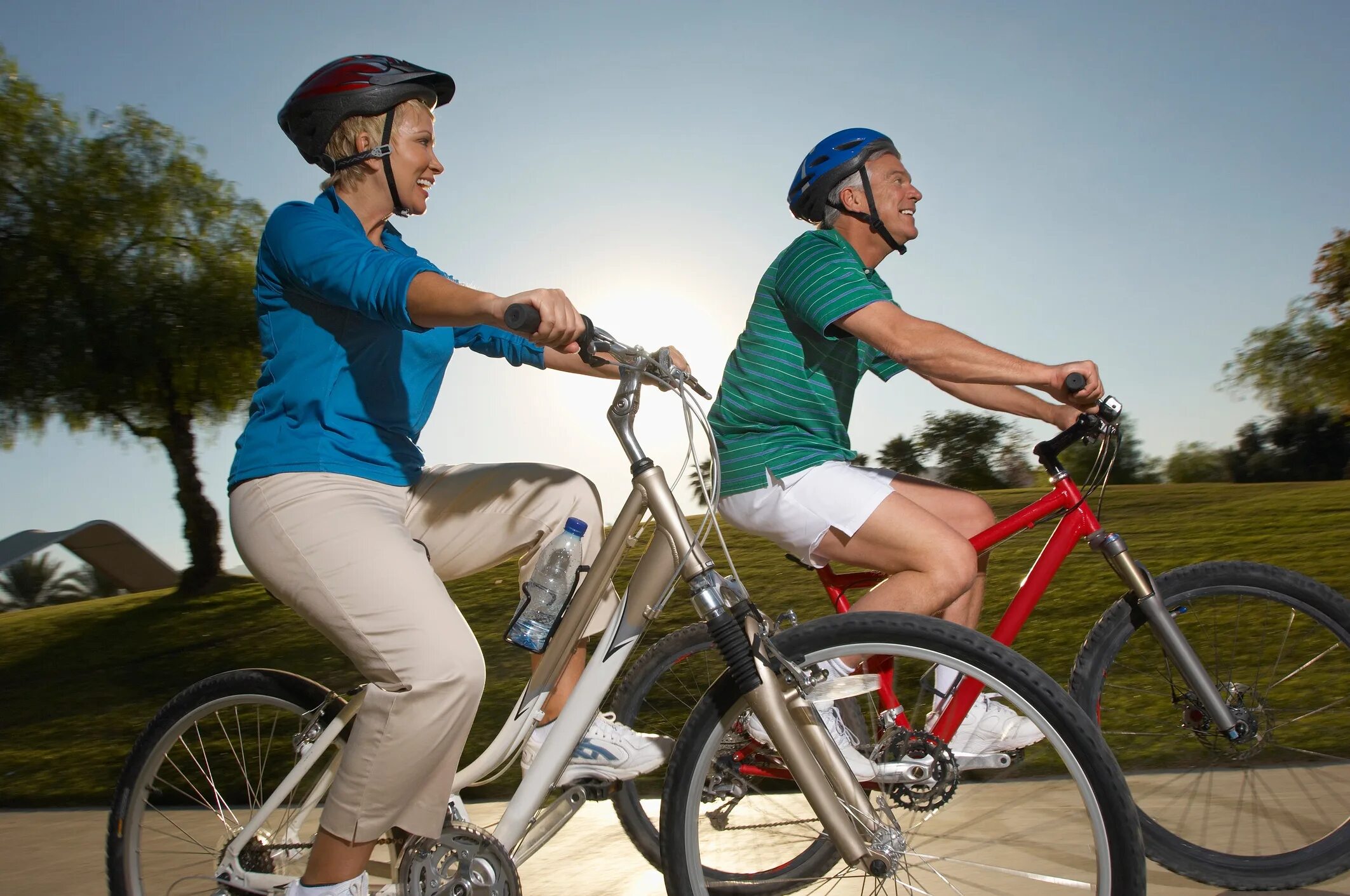 Don t ride a bike. Велосипед для пожилых людей. Человек на велосипеде. Пожилой велосипедист. Езда на велосипеде пожилые.