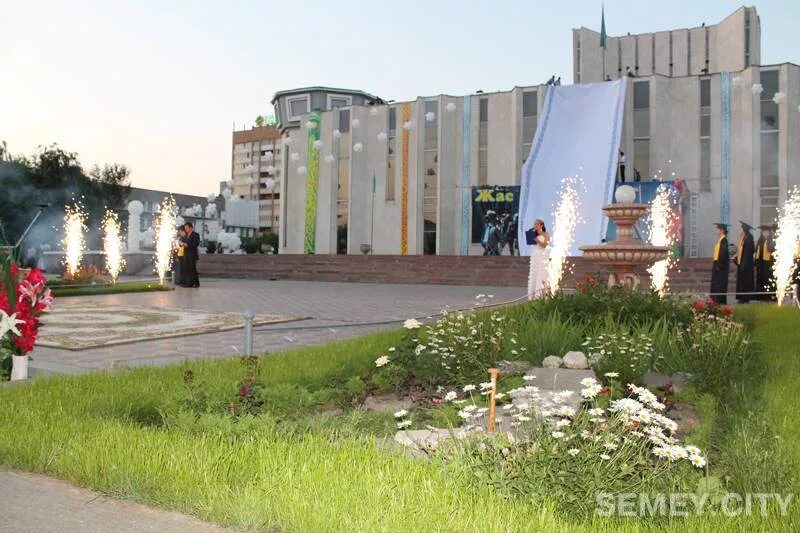 Находиться в семее