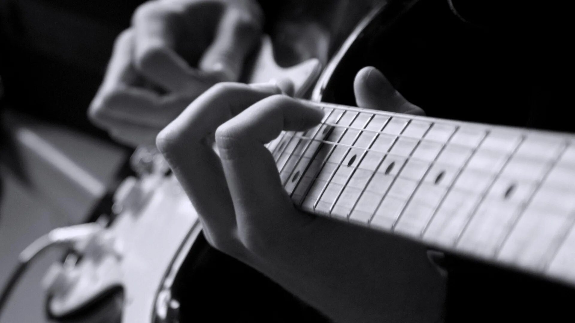 Гитара. Гитара обои. Уроки гитары. Гитара в руках. Современная песня черная