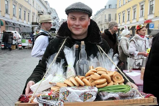 На базар ходили. Продавец на Ярмарке. Лоток для ярмарки. Лоточники на Ярмарке. Коробейники на Ярмарке на Руси.