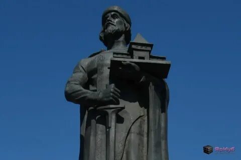 Памятник ярославлю мудрому