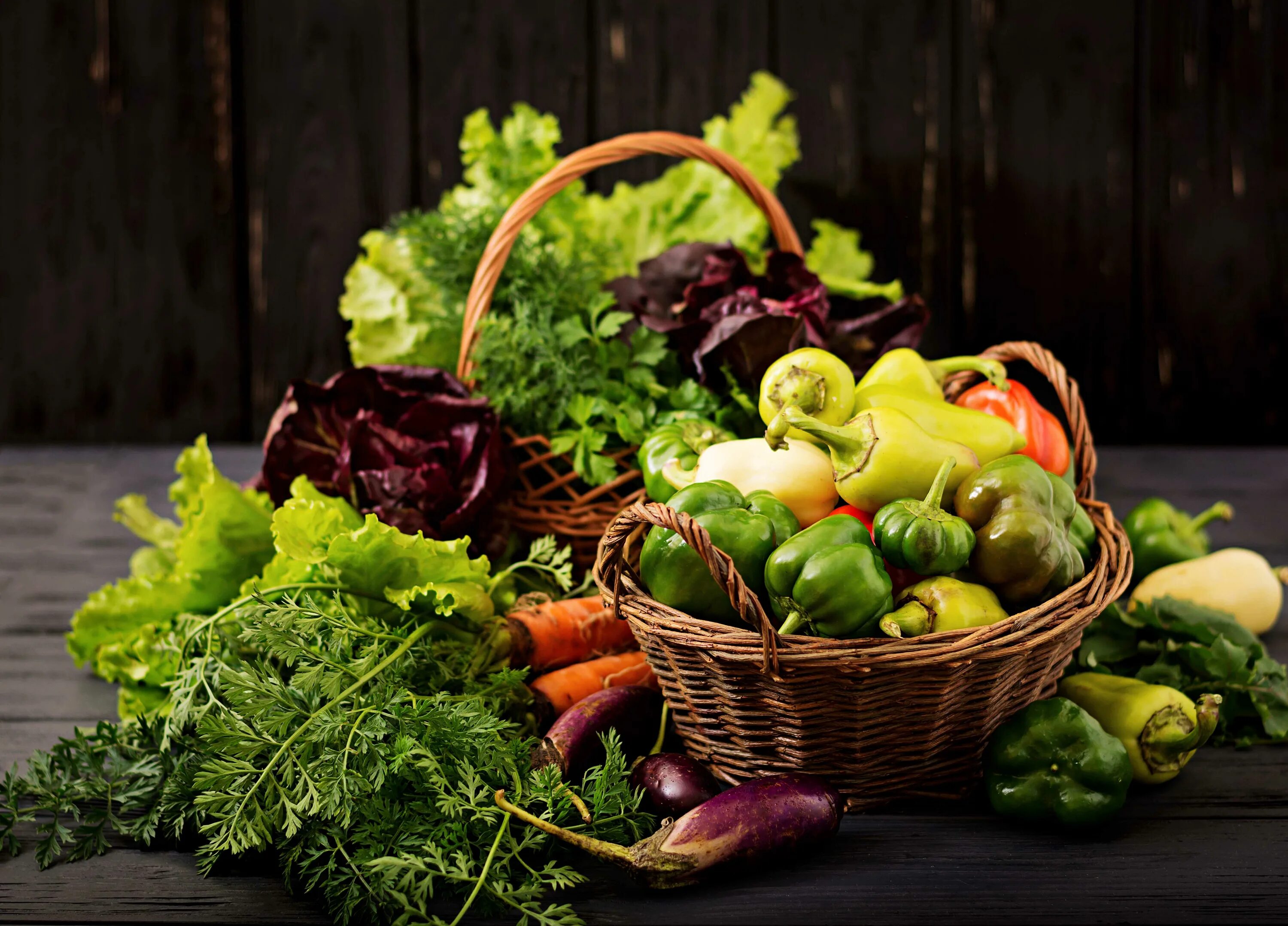 Овощи в ассортименте. Корзинка с овощами. Овощи и зелень. Овощи фрукты зелень. Корзинка с овощами и фруктами.