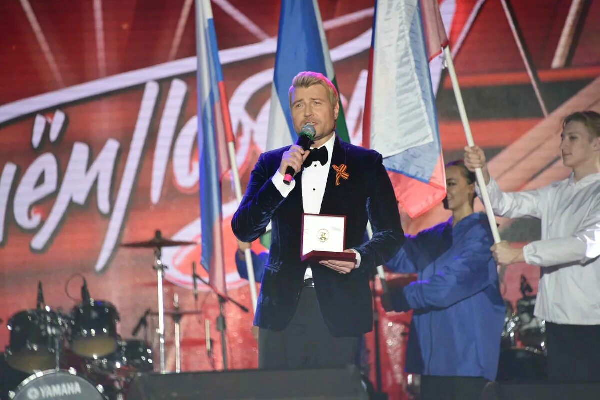 Лещенко крутой и басков. Басков народный артист башкортостана. Басков 2022. Басков народный артист башкортостана. Басков народный артист башкортостана.