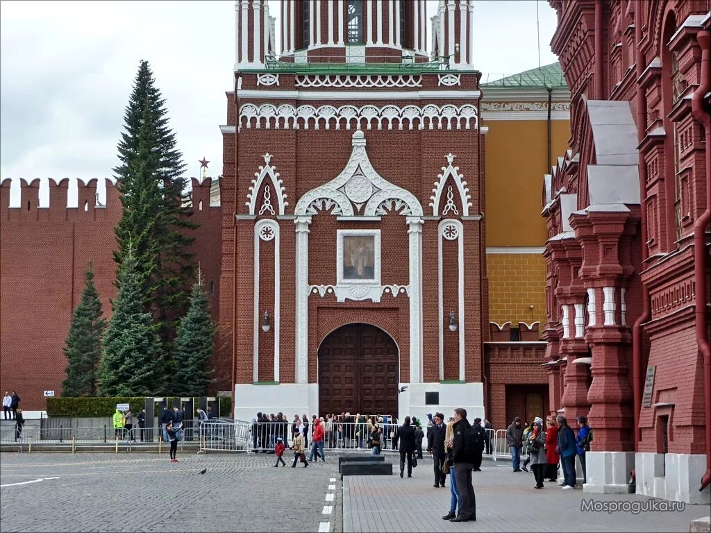 Кремлевские ворота. Никольская башня башни Московского Кремля. Никольская башня Кремля Москва. Никольские ворота Кремля Москва. Спасские ворота Московского Кремля.