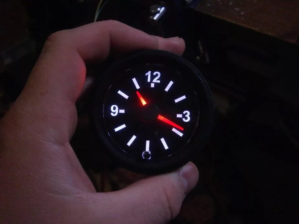 Вольтметр в часы ваз 2107. Автомобильные часы ваз 2107. Часы ваз 2107. Часы ваз на руку. Часы автомобильные ваз-2101-2107.