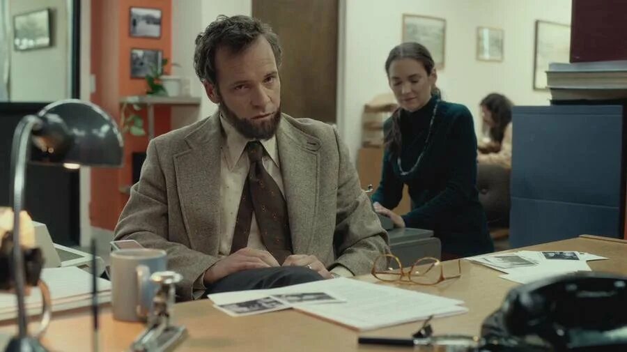Экспериментатор 1. Экспериментатор фильм 2015. эксперимент милгрэма фильм. эксперимент офис фильм 2015. экспериментатор русский сериал.