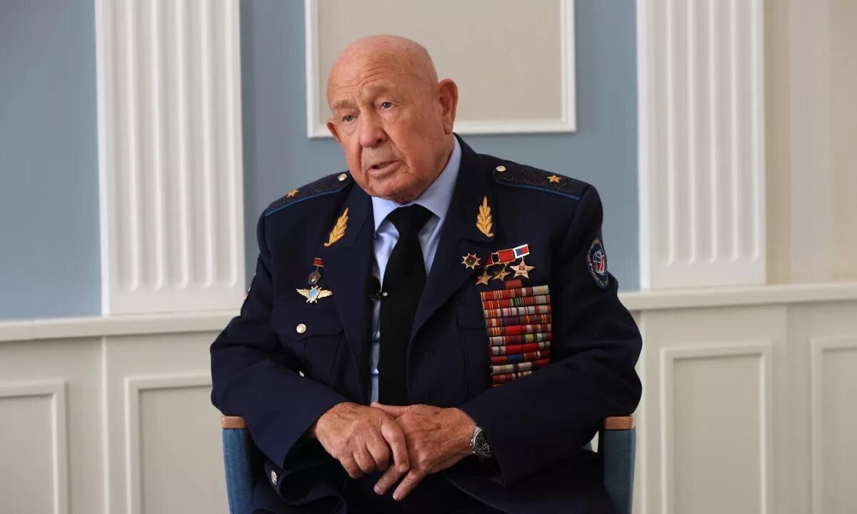 Aleksey ARXIPOVICH Leonov. Про космонавта леонова