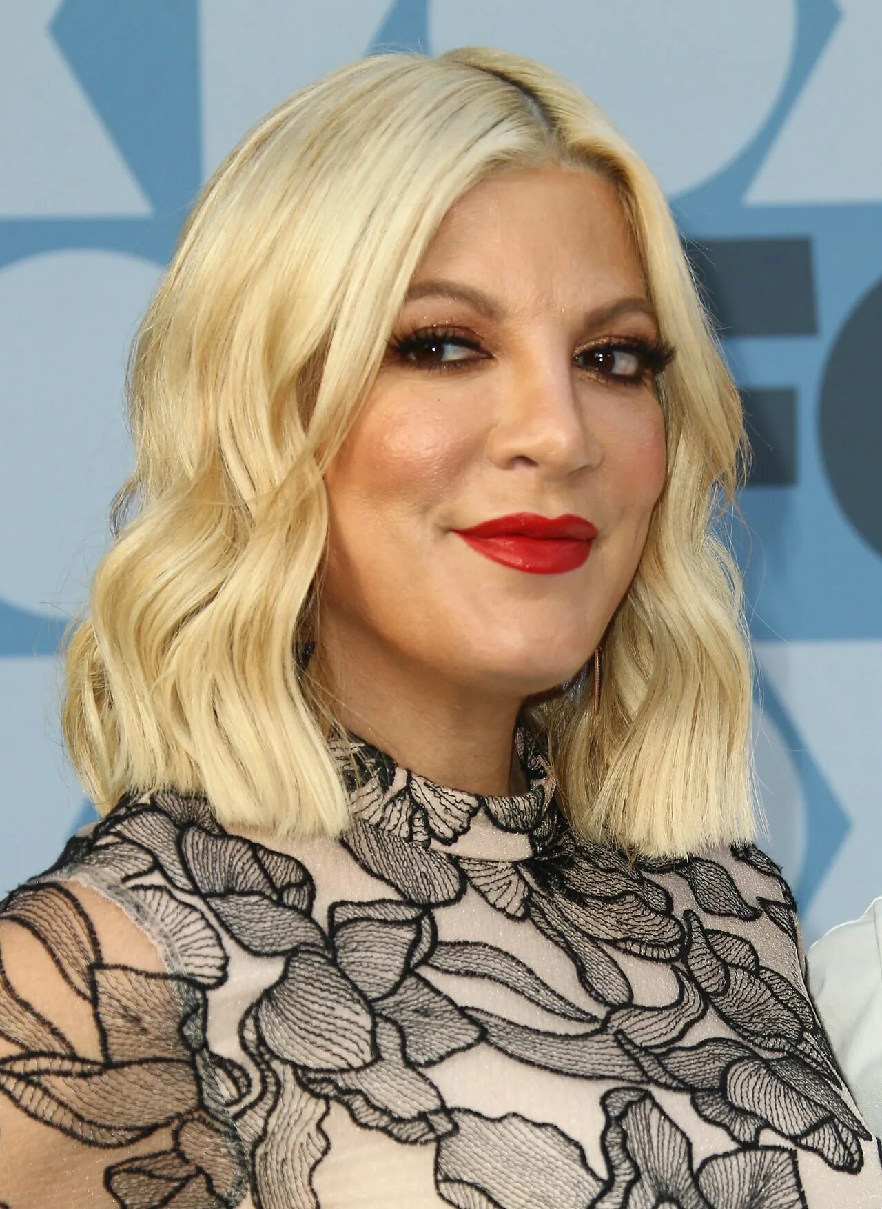 Тори спеллинг сейчас. Тори спеллинг. Актриса тори спеллинг. Тори спеллинг 90210. Тори спеллинг.