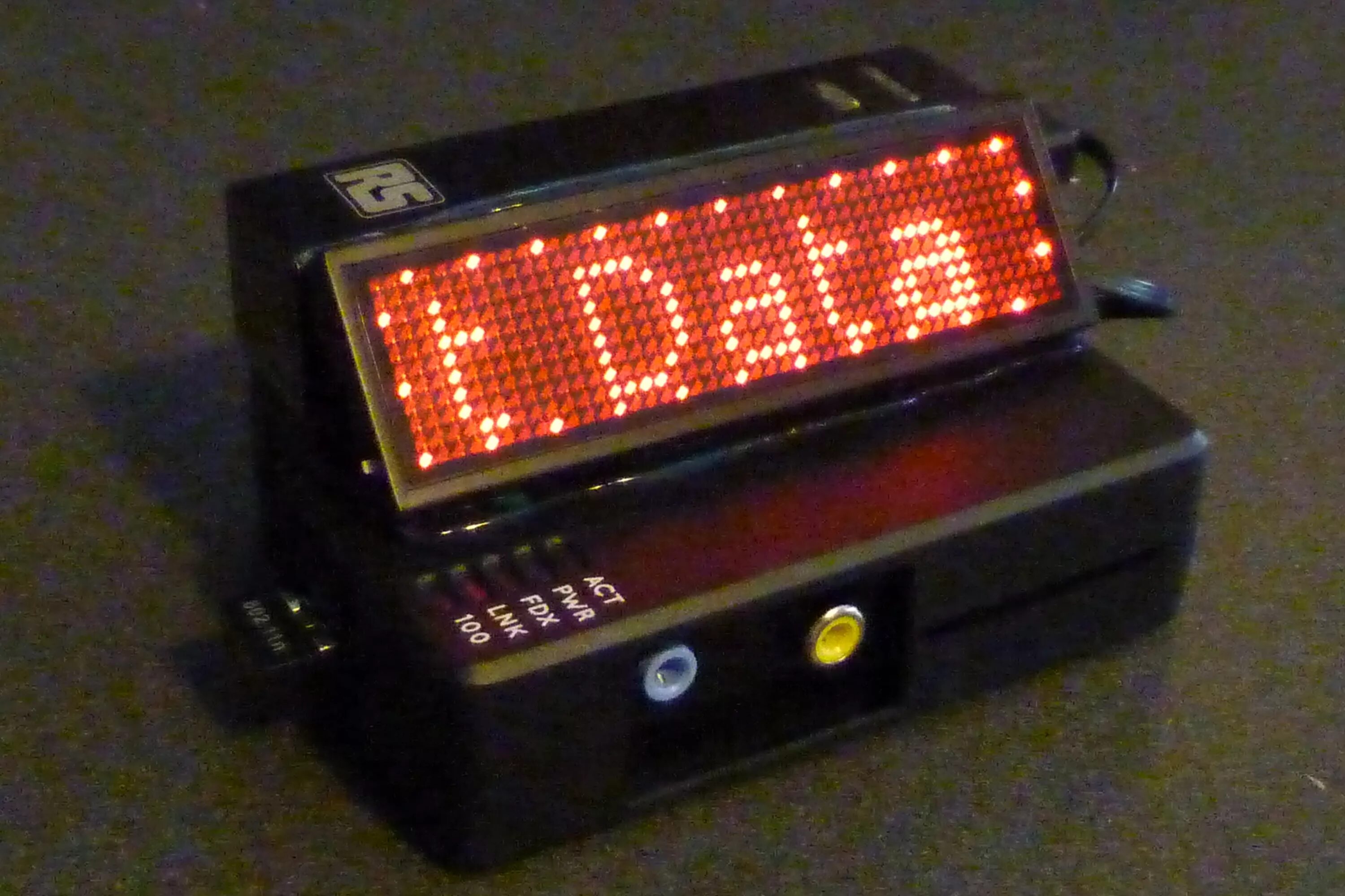 Мини лед дисплей. Mini led display. Mini led display. Точки внешние черные светодиодные. Новый mini led дисплей.