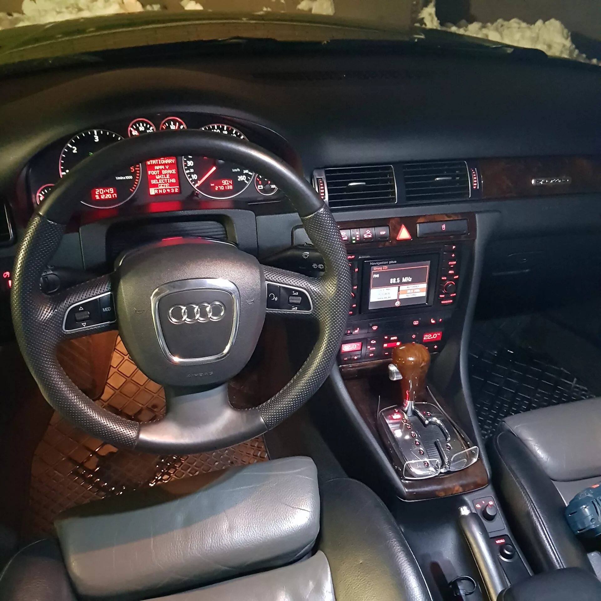 Купить ауди автомат. Audi a6 c6 2003 Interior. Audi a6 c5 Allroad салон. Ауди а6 с5 салон. Audi a6 Allroad c6 салон.