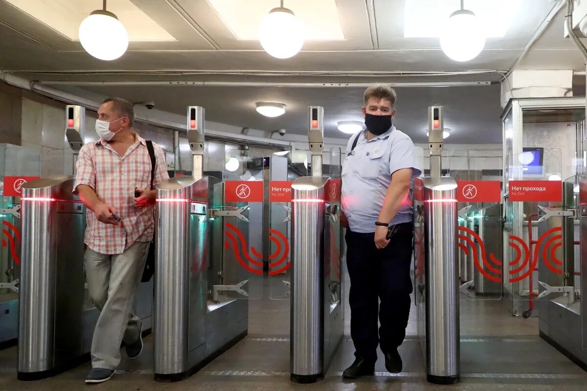 Проходить в метро по телефону. Система facepay в московском метро. система распознавания лиц в метро москвы. фэйс пэй в московском метро. система распознавания лиц в метро на турникетах.