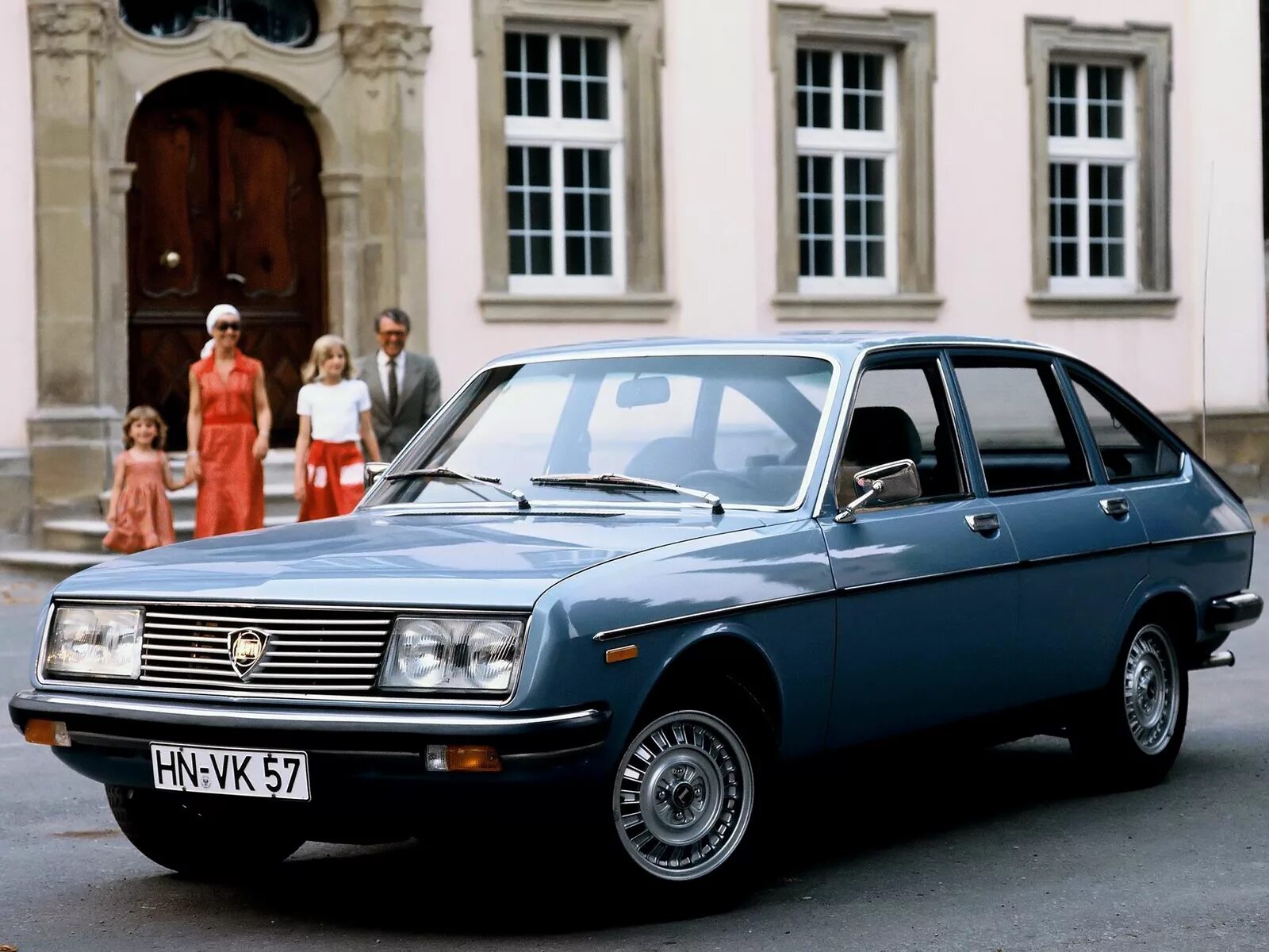 Лянча бета. Lancia Beta. Lancia Beta 1975. Лянча седан 1986. Лянча автомобиль 2024